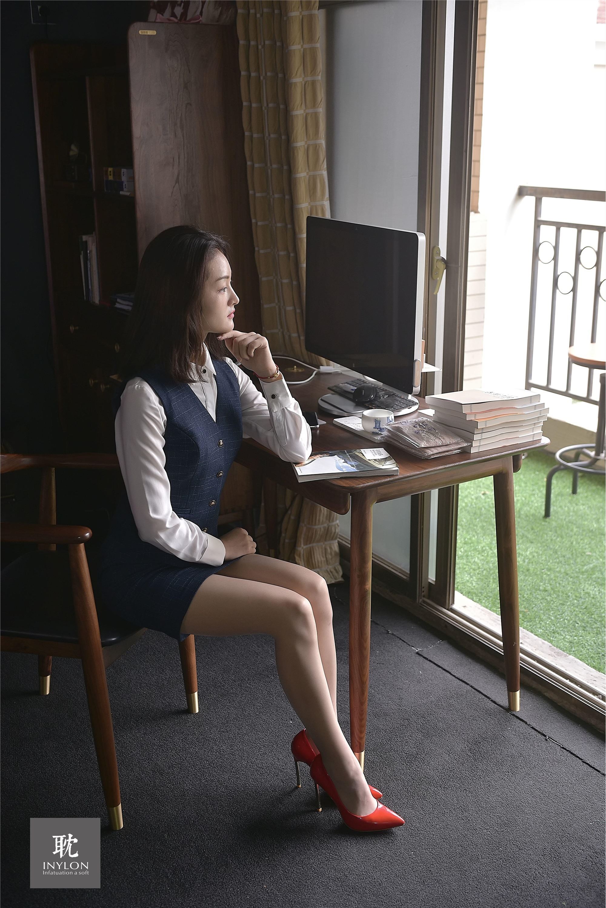 IESS异思趣向《普惠集242》- 模特：格格《主持人格格》